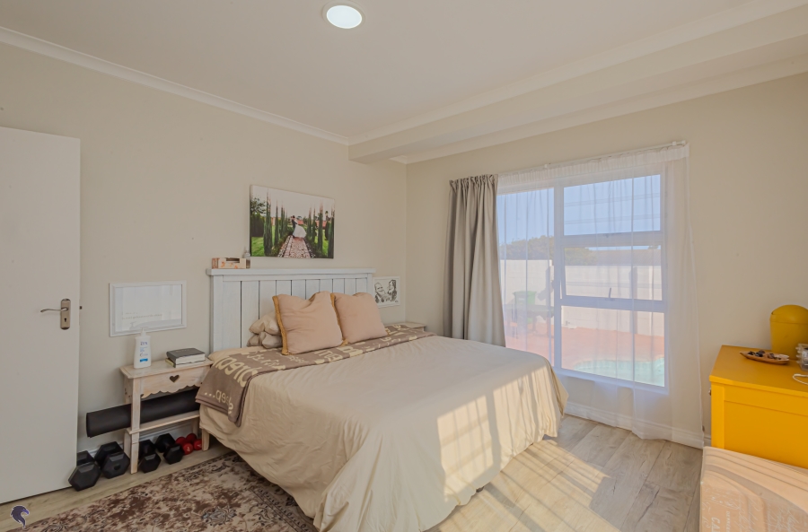 5 Bedroom Property for Sale in Country Club Western Cape